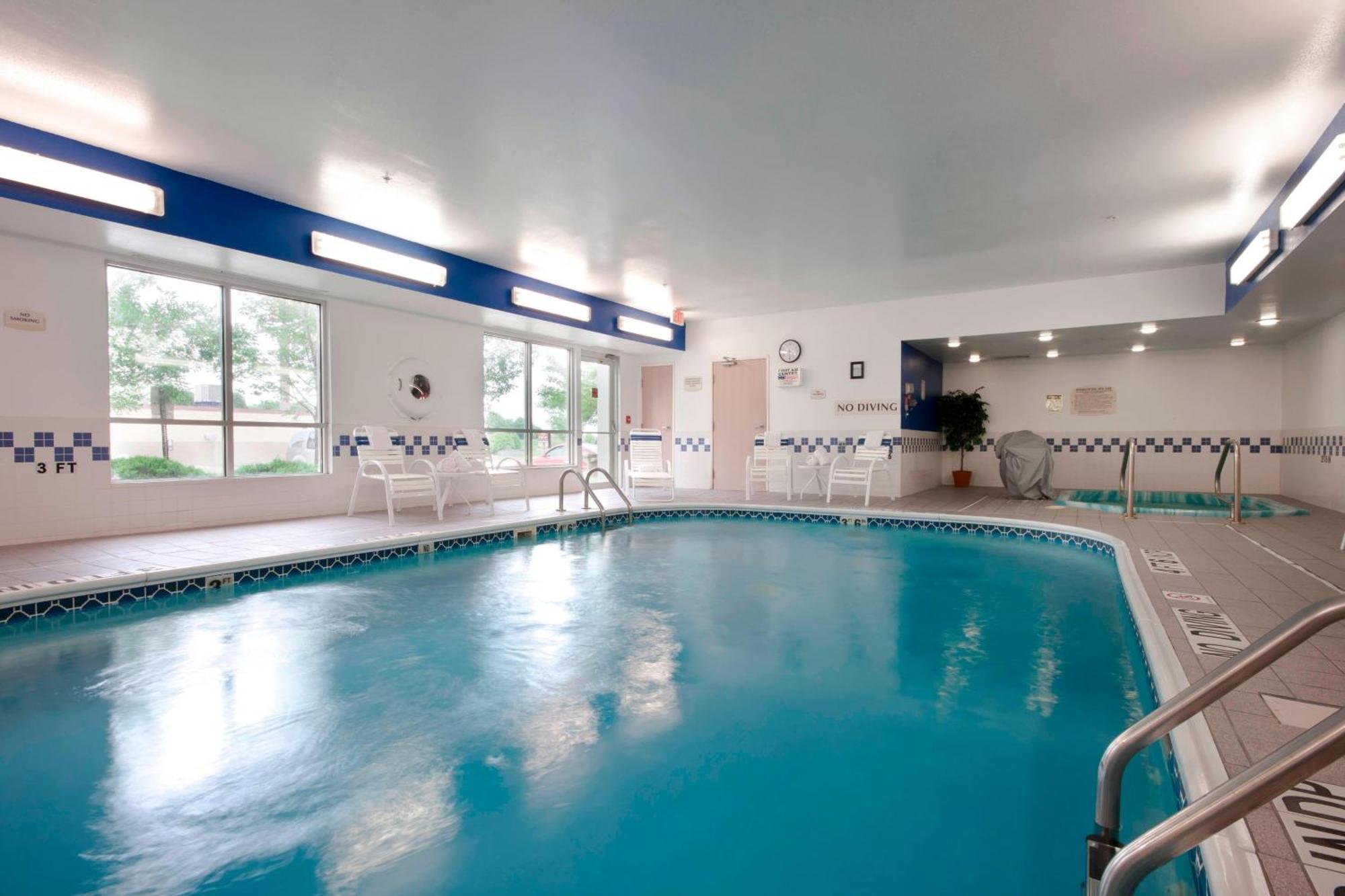Hotel Fairfield By Marriott South